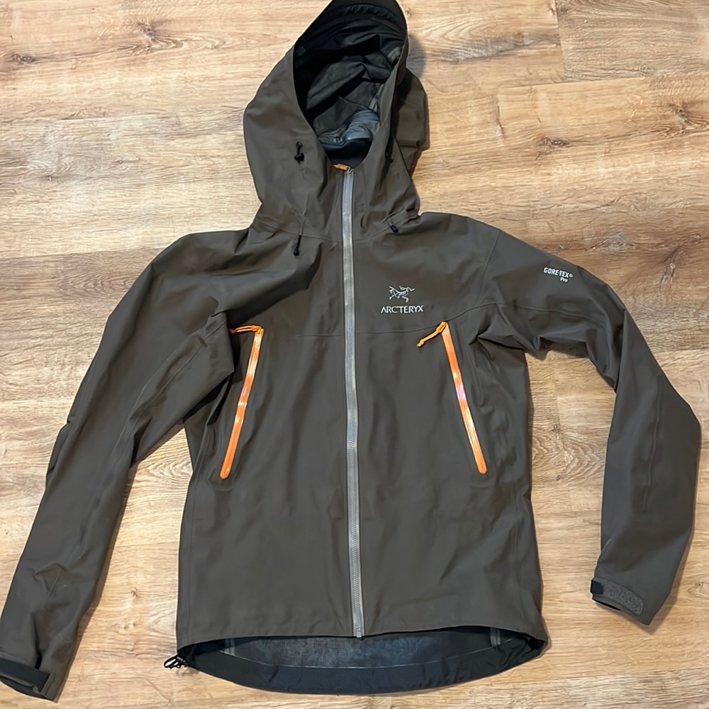 Arc’terx :: Men’s Beta LT Rain Jacket